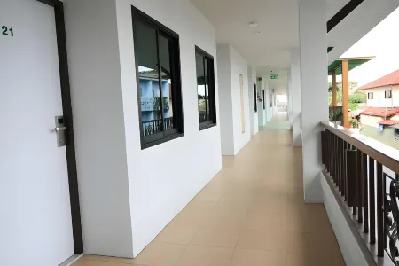 Sirimunta Hotel Chiang Rai Suite & Residence Отели рядом с достопримечательностью «Ramkhamhaeng University Chiang Rai Campus in Honour of Honour of His Majesty the King»