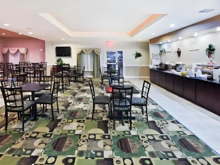 Holiday Inn Express & Suites Ardmore Отели в г. Ардмор