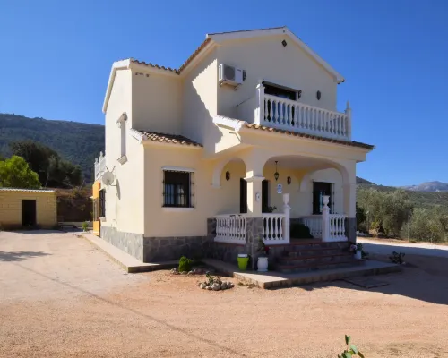 Villa in Villanueva del Trabuco with Jacuzzi Hoteles en Nororma