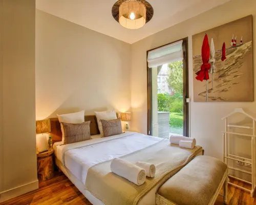 Deauville Lovely Flat with Private Garden Hotels in Tourgéville