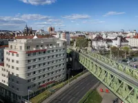 Leonardo Hotel Vienna City West Hotels near 13. Hietzing