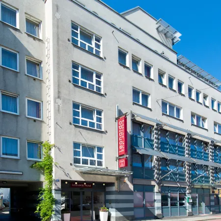 Leonardo Hotel Nürnberg Отели рядом с достопримечательностью «Фонтан Карусель брака»
