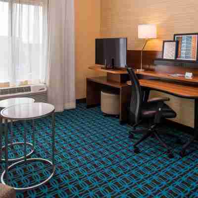 Fairfield Inn & Suites St. Louis Westport Rooms