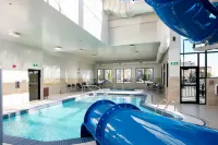 Holiday Inn Express LETHBRIDGE SOUTHEAST by IHG - piscine