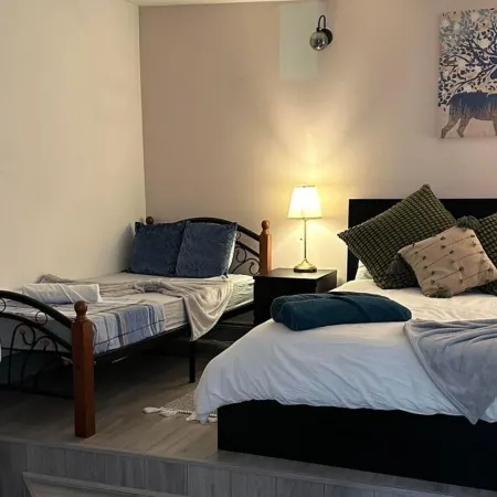 Studio Sleeps 3 - Outdoor Space - Pet Friendly