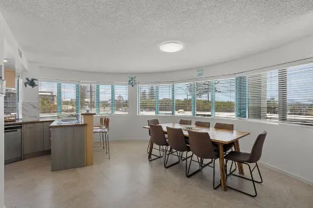 Grand Palais Boolarong Beachside Apartments