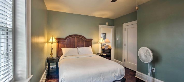 Reading Apt, Walk to Shops, Dining and City Park! Hotels in Berks County