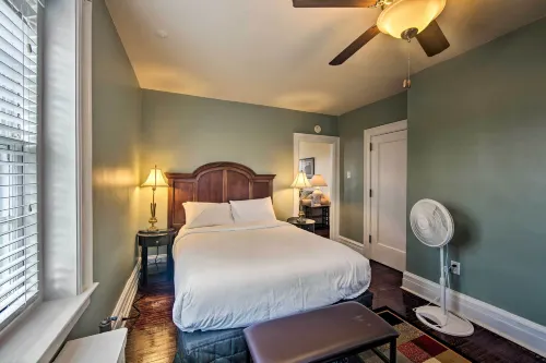 Reading Apt, Walk to Shops, Dining and City Park! - Wifi
