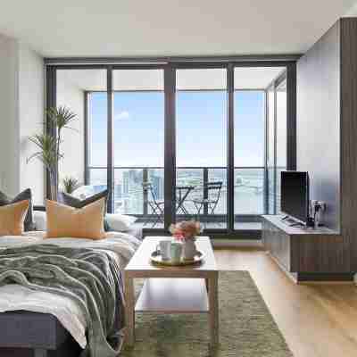 A Cozy 2BR Apt with Harbour Views, FREE Parking Rooms