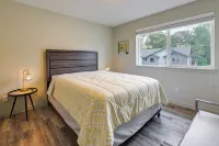 Modern Seatac Gem w/ Fireplace & Smart Tvs!