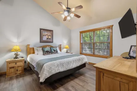 Grey Moose Lodge w/ Amenities Access!