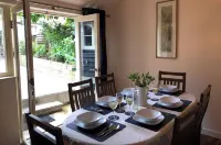 Pets-Garden-Fireplace-Sleeps 5-Wifi - 3-Sterne