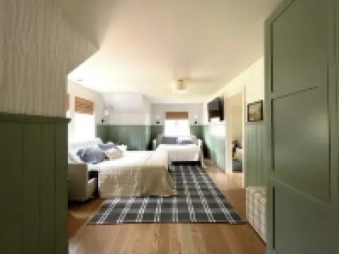 Experience Magical Holidays in Suncadia! 7Br Luxury Lodge w/ Hot Tub + Game Room のホテル