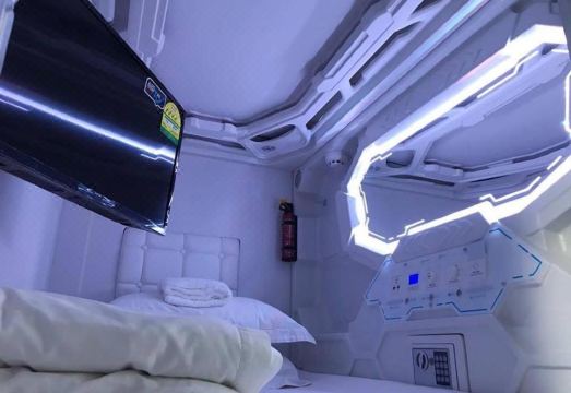 Met A Space Pod @Phrom Phong 이미지