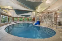 Best Western Plus Waltham Boston - piscina