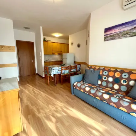 Spacious Flat Near the Beach