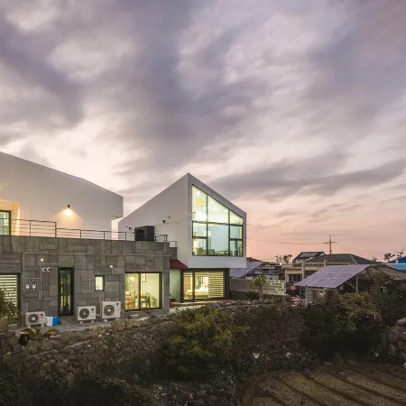 Jeju Begin Again Pension Отели рядом с достопримечательностью «Пляж Джимйонг»