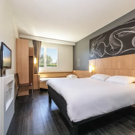 Ibis Issoire