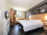 Ibis Issoire
