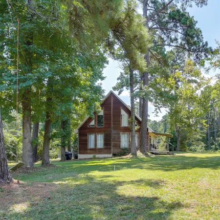 Wraparound Porch: Toledo Bend Reservoir Retreat!