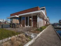 Modern Waterfront Retreat - 3 tähden