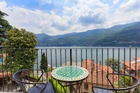 Villa with pool and panoramic views of Lake Como