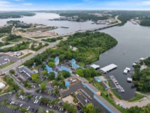 Cozy Pet-friendly Condo w/ Pool