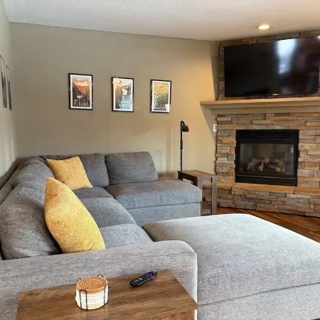 Elevated Escape With Hot Tub Отели в г. Ледвилл