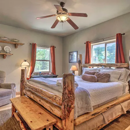 Cripple Creek Mountain Getaway w/ Hot Tub & Views!