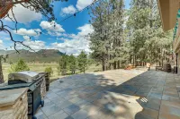 Peaceful Nutrioso Cabin Retreat w/ Mountain Views! - Landsted