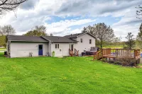 3 Mi to Erie Canal: Home w/ Hot Tub in Holley! - Wifi