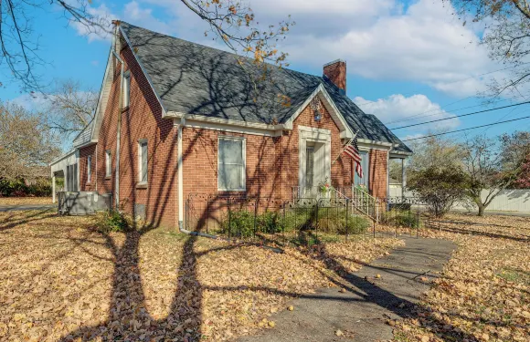 距富蘭克林市中心不到1英里：迷人的帶陽光房住宅！