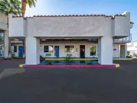 Rodeway Inn & Suites Thousand Palms - Rancho Mirage - 2 estrellas