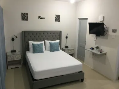 Beautiful Tranquil 1 Br Suite with Modern Interior Hotels in 