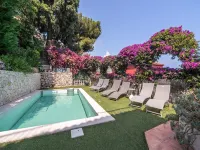 Elegant Seaside Villa in Èze Hotels in Eze