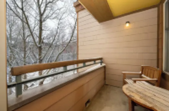 New Listing Ski-In/Ski-Out Zephyr 1 Bedroom Condo at the base of Winter Park
