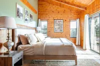 New Listing Near Yosemite Park, King Bed, Hot Tub, BBQ, Firepit & Mountain Views