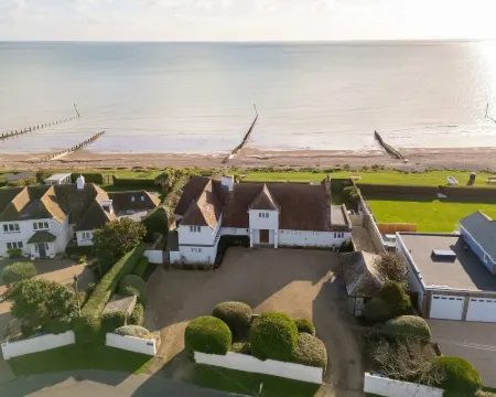 Luxury Beachfront Retreat for 14 With Hot Tub Hotels in Bognor Regis