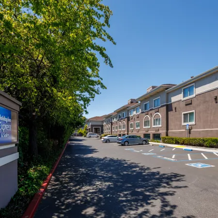 Holiday Inn Express & Suites MOUNTAIN VIEW SILICON VALLEY by IHG