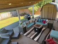 Modern Self check-inLarge Fenced Yard A/C Close to Everything Quiet Neighborhood