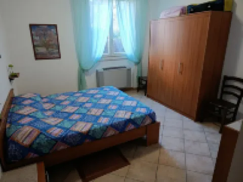 Apartment with private garden two steps from the lake.