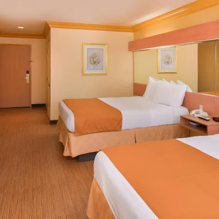 H3 Inn & Suites - LAX Airport - Los Angeles Отели рядом с достопримечательностью «Район аэропорта Лос-Анджелеса»