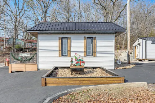 Walk to Current River: Ozarks Adventure Home! - Homestays