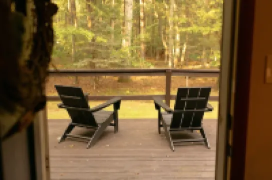 The Gray Chalet - private lot close to Lake Wallenpaupack & downtown Hawley