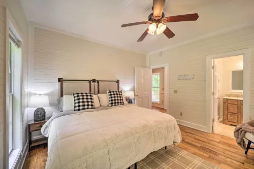 Pond on-Site! Dog-Friendly Blue Ridge Mtn Retreat - parking