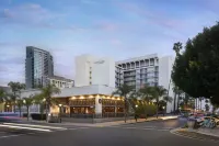 Courtyard by Marriott Long Beach Downtown - ที่มีบาร์