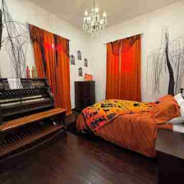 Plenty of Space to Relax! Near Turner Falls and Crossbar Ranch. Sleeps 6 Rooms