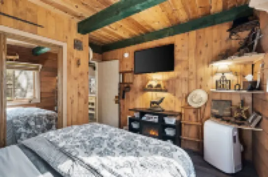 A Luxurious Prescott Log Cabin, 1 Mile to Downtown.