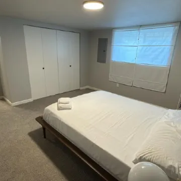 Modern 1Br Near Providence & Boeing - Fast WiFi & Work Desk