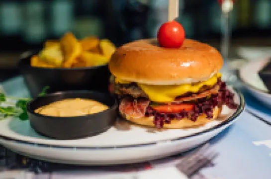 โรงแรมปีคเชอร์ บูคาเรสต์